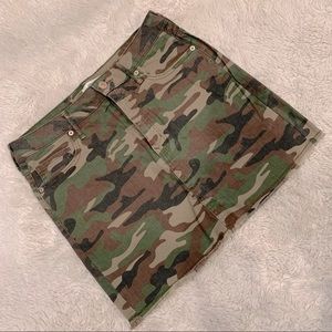 Forever 21 mini Camo Skirt - New never worn 🖤